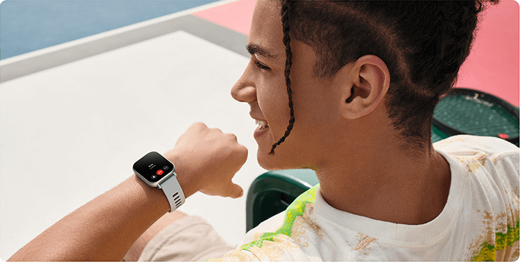 Dzięki technologii Bluetooth możesz przyjmować połączenia telefoniczne podczas podróży