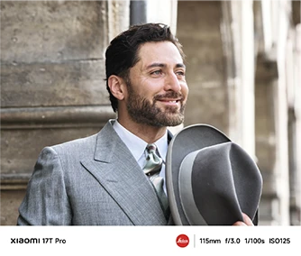 Portret mężczyzny w szarym garniturze wykonany aparatem Xiaomi 17T Pro