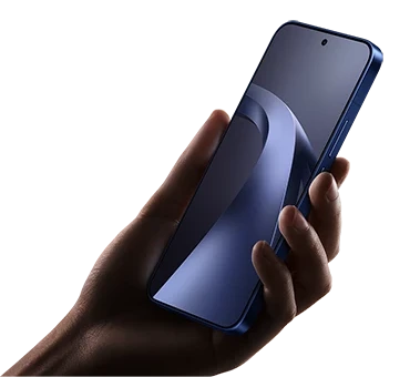 Niebieski smartfon Xiaomi trzymany w dłoni z widocznym ekranem urządzenia