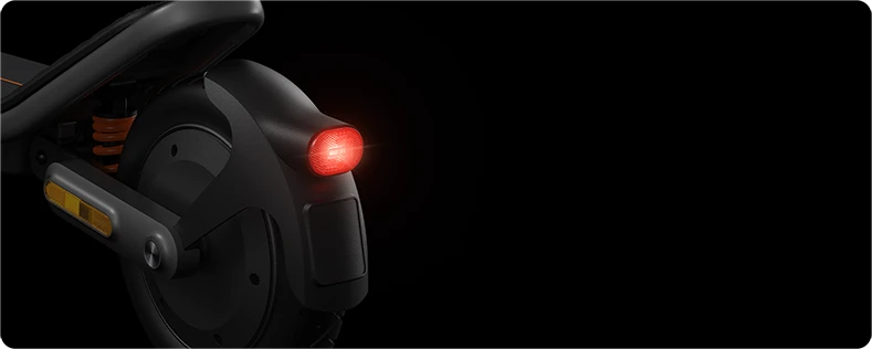 Tylna lampa Xiaomi Electric Scooter 6 emitująca czerwone światło