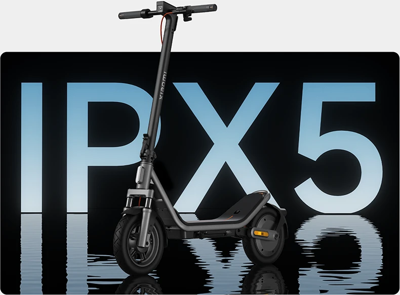Produktowe zdjęcie Xiaomi Electric Scooter 6 na tle z napisem IPX5