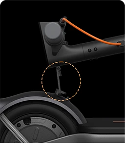 Składana hulajnoga Xiaomi Electric Scooter 6 Lite – detal mechanizmu blokady przy tylnym kole