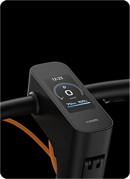 Wyświetlacz hulajnogi Xiaomi pokazujący prędkość i poziom baterii
