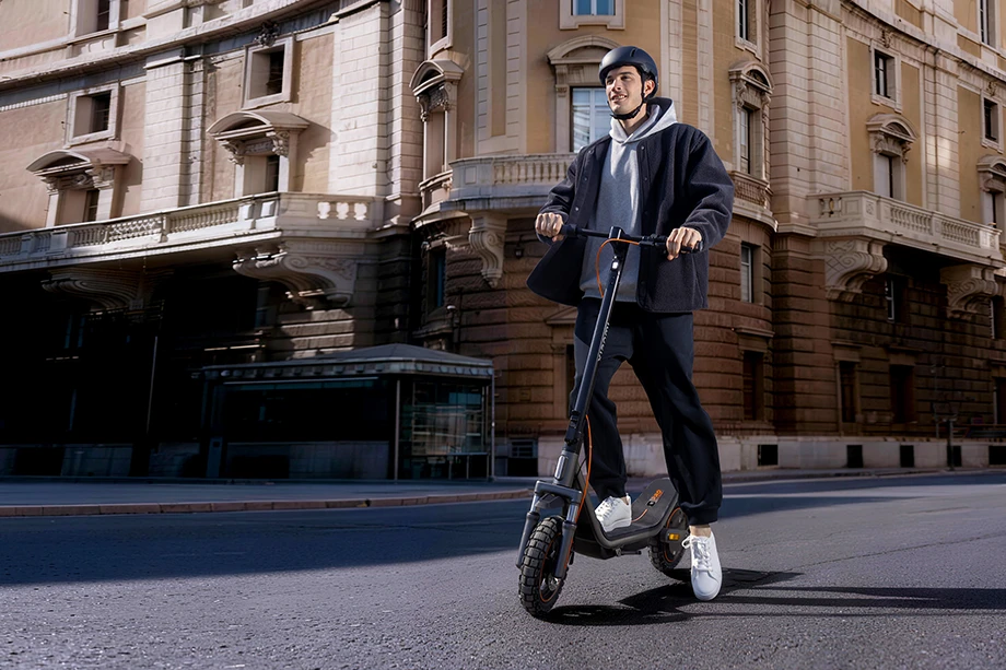 Jazda hulajnogą elektryczną Xiaomi Electric Scooter 6 Pro w mieście