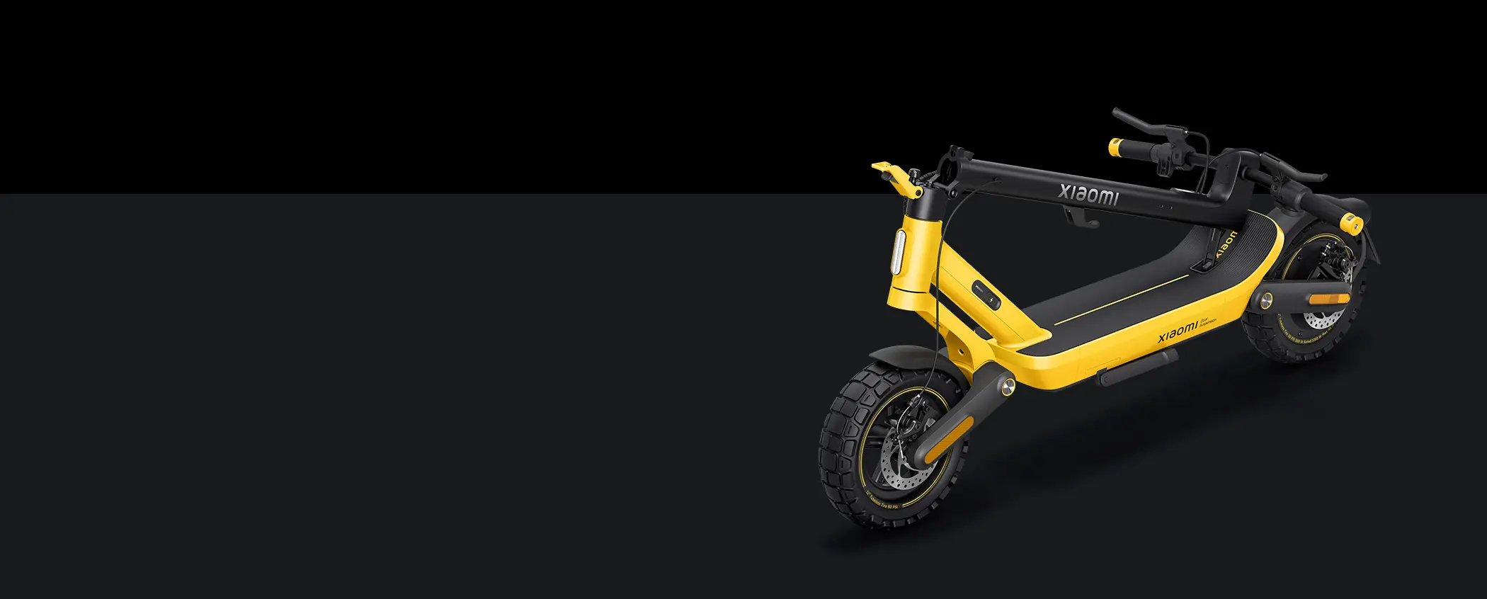 Xiaomi Scooter 6 Ultra w pozycji złożonej prezentująca konstrukcję hulajnogi