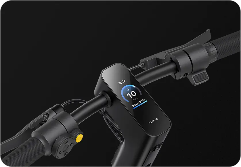 Wyświetlacz w Xiaomi Scooter 6 Ultra na kierownicy pokazujący prędkość i poziom baterii